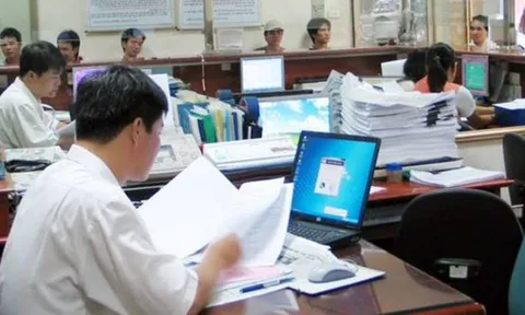 Viên chức đủ 5 năm công tác mới xét chuyển công chức