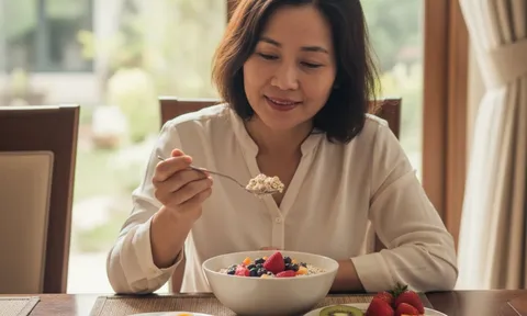 Phụ nữ sau 40 tuổi đừng ăn sáng kiểu này: Vòng eo “phình to” mà chẳng hiểu vì sao