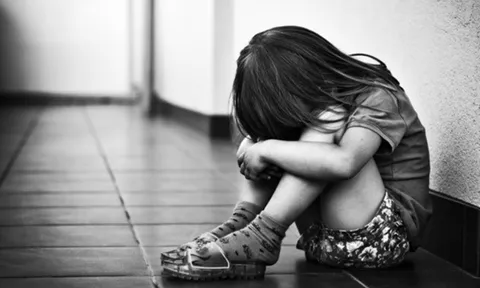 Từ ngày 15/12/2025, cha mẹ không giáo dục con cái là trẻ em có thể bị phạt đến 20 triệu đồng.