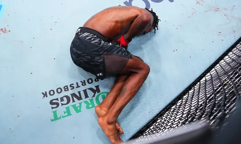 Luke Rockhold mỉa mai Kevin Holland: 'Đau gì mà đau đến thế?'
