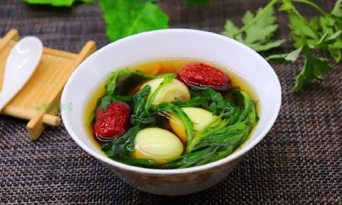 Phụ nữ ăn trứng luộc với lá ngải cứu, cơ thể có 4 thay đổi bất ngờ