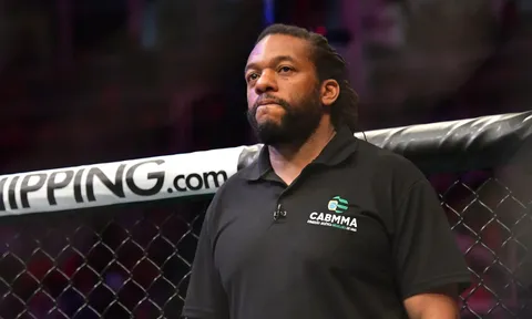 Trọng tài Herb Dean: Đã đến lúc siết chặt luật chọc mắt, Sean Strickland là tấm gương vàng