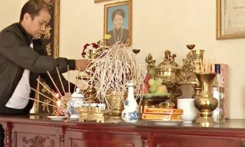 6 lỗi sai khi thắp hương khiến bề trên tức giận, làm hao hụt tài lộc và vận khí gia đình