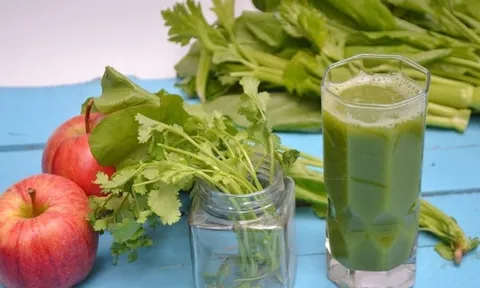 Vò nắm rau này rồi lấy nước uống, đẹp da lại khoẻ người nhanh