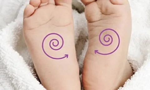 Trẻ sở hữu 5 dấu hiệu này ở bàn chân có "tướng số trời ban", mệnh tài phú, lớn lên giàu sang