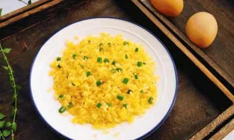 Rang cơm cho trứng hay cho cơm trước? Nhiều người vẫn làm sai khiến món ăn mất ngon, mà kém dinh dưỡng