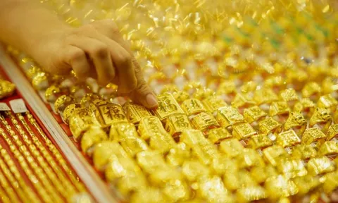 Giá vàng hôm nay 19/11/2025: Vàng thế giới bật tăng mạnh, SJC và vàng nhẫn biến động khó lường