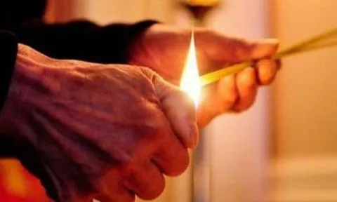 Ngày mai mùng 1 tháng 10 năm Ất Tỵ: 3 khung giờ thắp hương đẹp nhất để cầu may, hút tài lộc