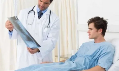 Có được hưởng đồng thời chế độ ốm đau và tai nạn lao động?