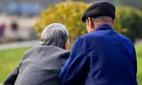 4 điều người già khôn ngoan không bao giờ nói với con để tránh xung đột