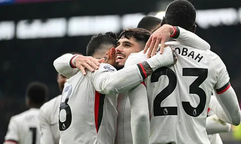 Neto và Enzo lập công, The Blues phả hơi nóng vào gáy Arsenal