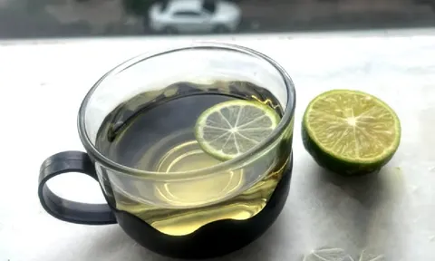 3 nhóm người không nên uống nước chanh vào buổi sáng