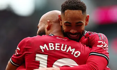 Man Utd dạy cho Liverpool bài học chuyển nhượng đắt giá
