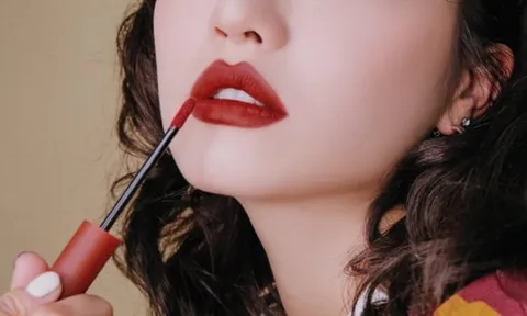5 bước thoa son kiểu Hàn giúp đôi môi đầy đặn và gương mặt tươi trẻ hơn