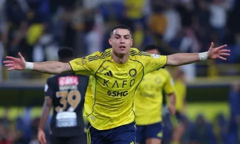 Ronaldo lại khiến thế giới cúi đầu trước đẳng cấp