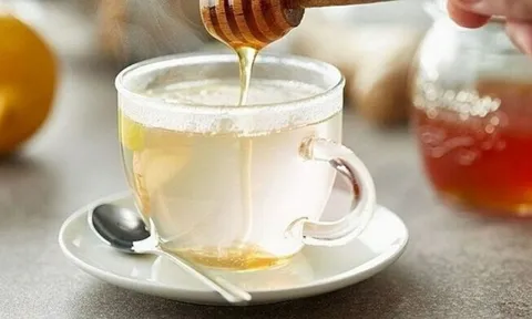Điều gì sẽ xảy ra nếu bạn thường xuyên uống nước mật ong ấm trước khi ngủ?