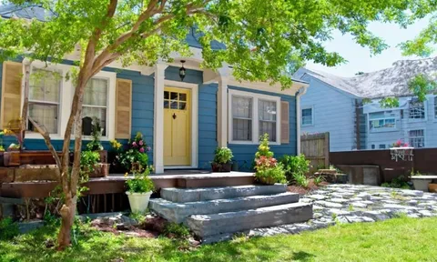 4 đồ vật đặt trước cửa nhà giàu có