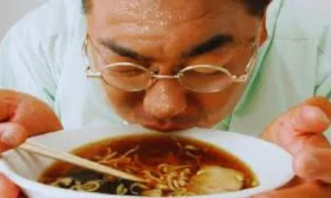 5 người tuyệt đối không ăn mì tôm dù thèm đến mấy