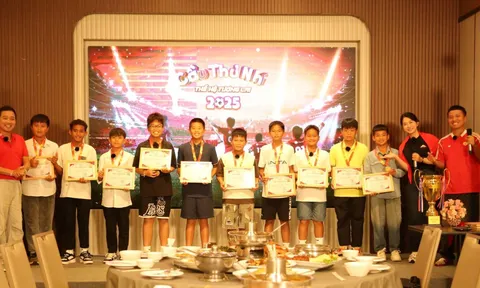 HLV Kim Sang Sik dành tâm huyết cho Cầu thủ nhí 2025, kỳ vọng sẽ có những Quang Hải, Duy Mạnh trong tương lai