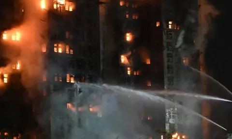 Vụ cháy chung cư Hong Kong: 44 người tử vong, bắt 3 người nghi ngộ sát – diễn biến mới nhất