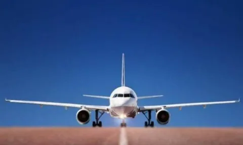 Người thông minh không bao giờ đặt vé bay đêm: Lý do ảnh hưởng sức khỏe và chi phí bạn cần biết