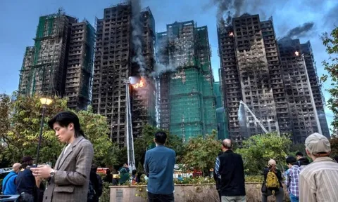 Thảm hoạ chung cư Hồng Kông: 94 người thiệt mạng - cháy lan dữ dội, tầng cao vẫn ngập lửa