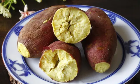 Mẹo luộc khoai lang 5 phút là chín, khoai bở tung, thơm nức