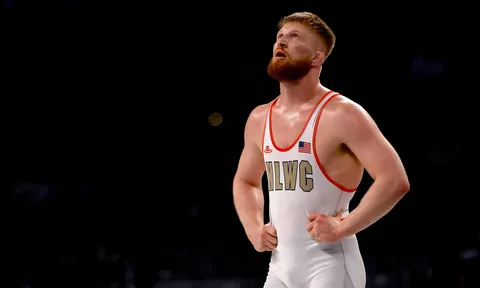Cuộc đối đầu thế hệ: Bo Nickal và Yoel Romero tái xuất trên thảm vật
