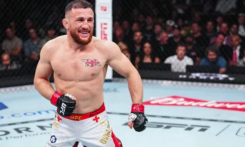 UFC 323: Các nhà vô địch Dvalishvili và Pantoja được đánh giá vượt trội trước thềm trận đấu cuối năm