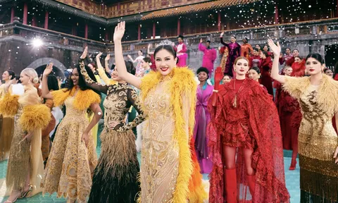 Hơn 70 thí sinh quốc tế Miss Cosmo 2025 trình diễn tại Quảng trường Ngọ Môn – Hoàng Thành Huế