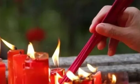 Rằm tháng 10 năm Ất Tỵ: 3 khung giờ đẹp nhất để thắp hương cầu may