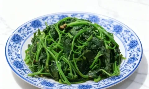 Loại rau rẻ tiền bị bỏ quên nhưng lại là 'rau trường thọ', canxi cao hơn cả sữa, tăng đề kháng tự nhiên