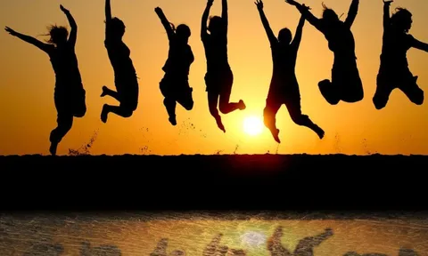 Người xưa dặn muốn giàu sang đừng tới 2 nơi đừng gần 3 người, đó là nơi nào, người nào?