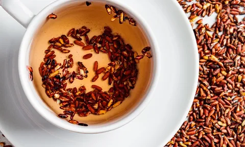 Cách uống nước gạo lứt rang đẹp da, giảm cân