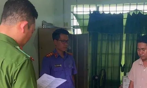 Bắt cán bộ chiếm đoạt 500 triệu đồng tiền cứu trợ lũ lụt: Khởi tố vụ án gây bức xúc dư luận