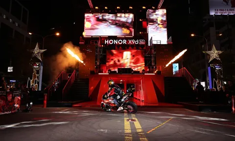 Phố đi bộ Nguyễn Huệ bùng nổ đêm ra mắt HONOR X9d: Chiến binh "bền bất bại", pin 8.300 mAh dẫn đầu ngành