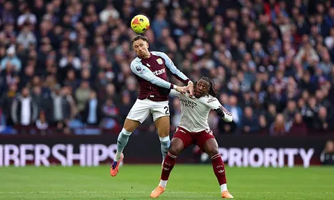 Shaka Hislop chỉ trích Eze "tàng hình" trước Aston Villa