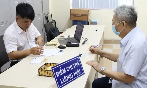 Kể từ nay, 3 trường hợp đang hưởng lương hưu sẽ bị tạm dừng chi trả theo luật mới