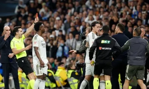 Alonso chỉ trích trọng tài Quintero: "Quyết định thẻ đỏ quá vội vàng"