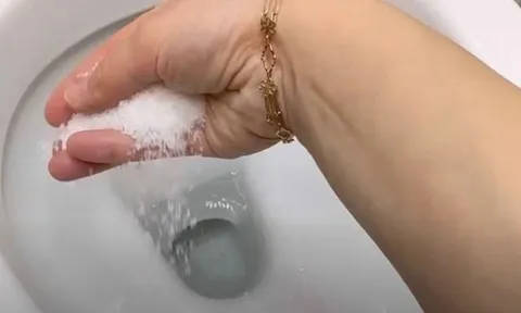 Mẹo dùng muối để thông tắc bồn cầu đơn giản, hiệu quả, tiết kiệm