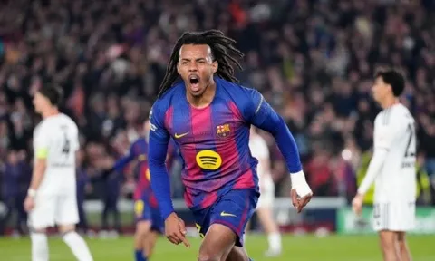Kounde lập cú đúp, Barcelona thắng Frankfurt tại Champions League