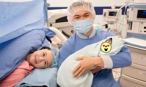 Thái Trinh và chồng doanh nhân đón con gái đầu lòng