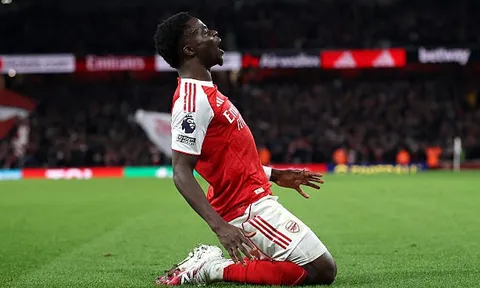 Arsenal đã tìm thấy lời giải cho bài toán chia lửa Saka