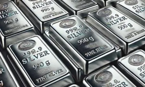 Bạc tăng mạnh nhất lịch sử, bỏ xa vàng: Điều gì đứng sau cơn sốt “kim loại trắng”?