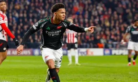 Nwaneri đối mặt tương lai bất định tại Arsenal: Man United và Chelsea tranh giành