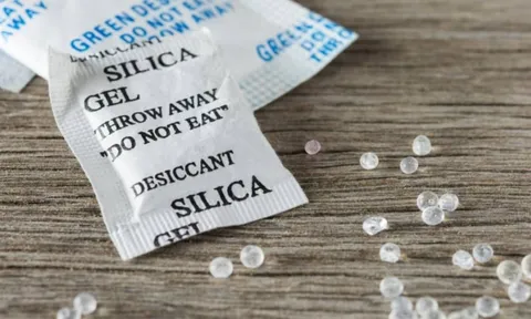 Vứt bỏ gói hút ẩm là lãng phí: Công dụng bất ngờ nhiều người chưa biết