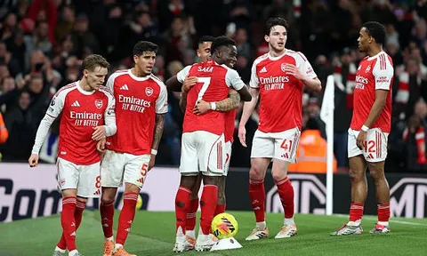 Peter Smith: Saka tỏa sáng, giúp Arsenal nới rộng khoảng cách với Man City