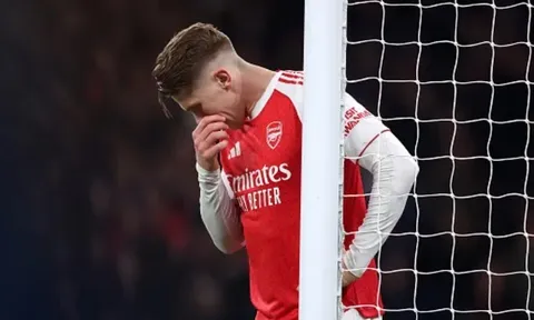 Martin Keown lo ngại về thể lực của Viktor Gyokeres trong thắng lợi của Arsenal