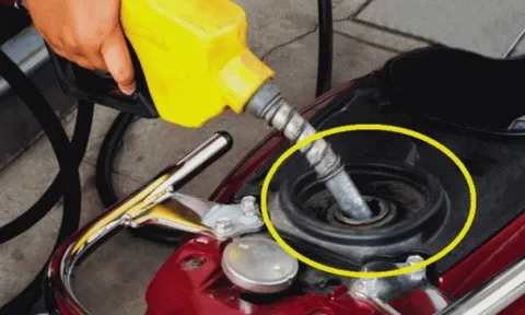 Đừng đổ xăng đầy bình hay đổ theo số tiền, áp dụng mẹo này giúp tiết kiệm đáng kể chi phí