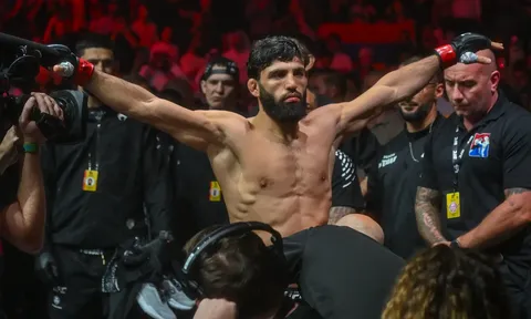 Dana White 'dằn mặt' Arman Tsarukyan: 'Cậu ta biết rõ tại sao mất suất tranh đai'